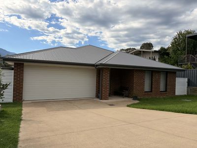 2 Morses Court , Tawonga South