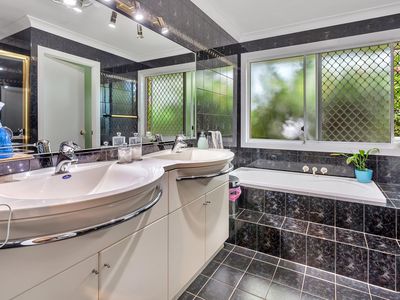 16 Presbytery Lane, Molendinar