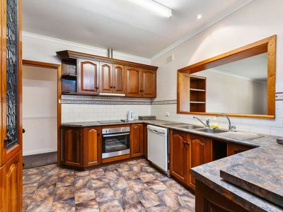 25 English Drive, Millicent