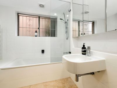 2 / 13 Glen Street, Bondi