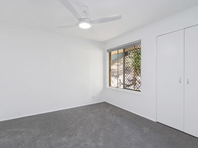2 / 3 Paramount Place, Oxenford