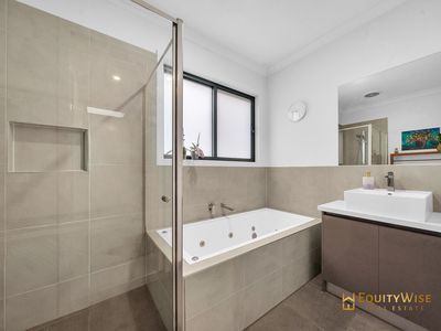 9 Huron Road, Manor Lakes