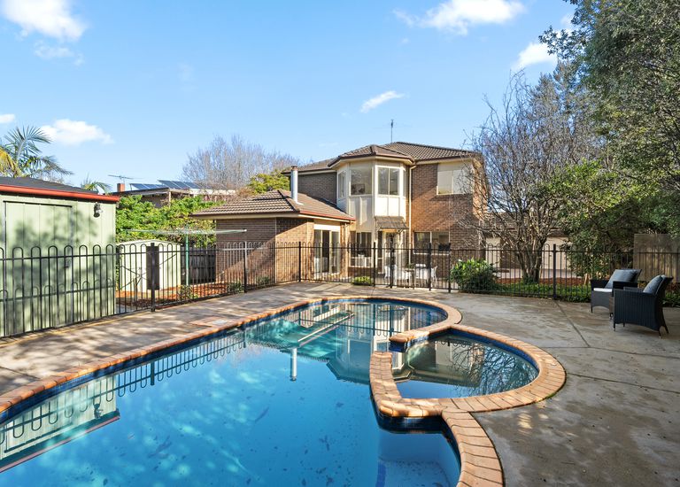 16  Barina Road, Glen Iris