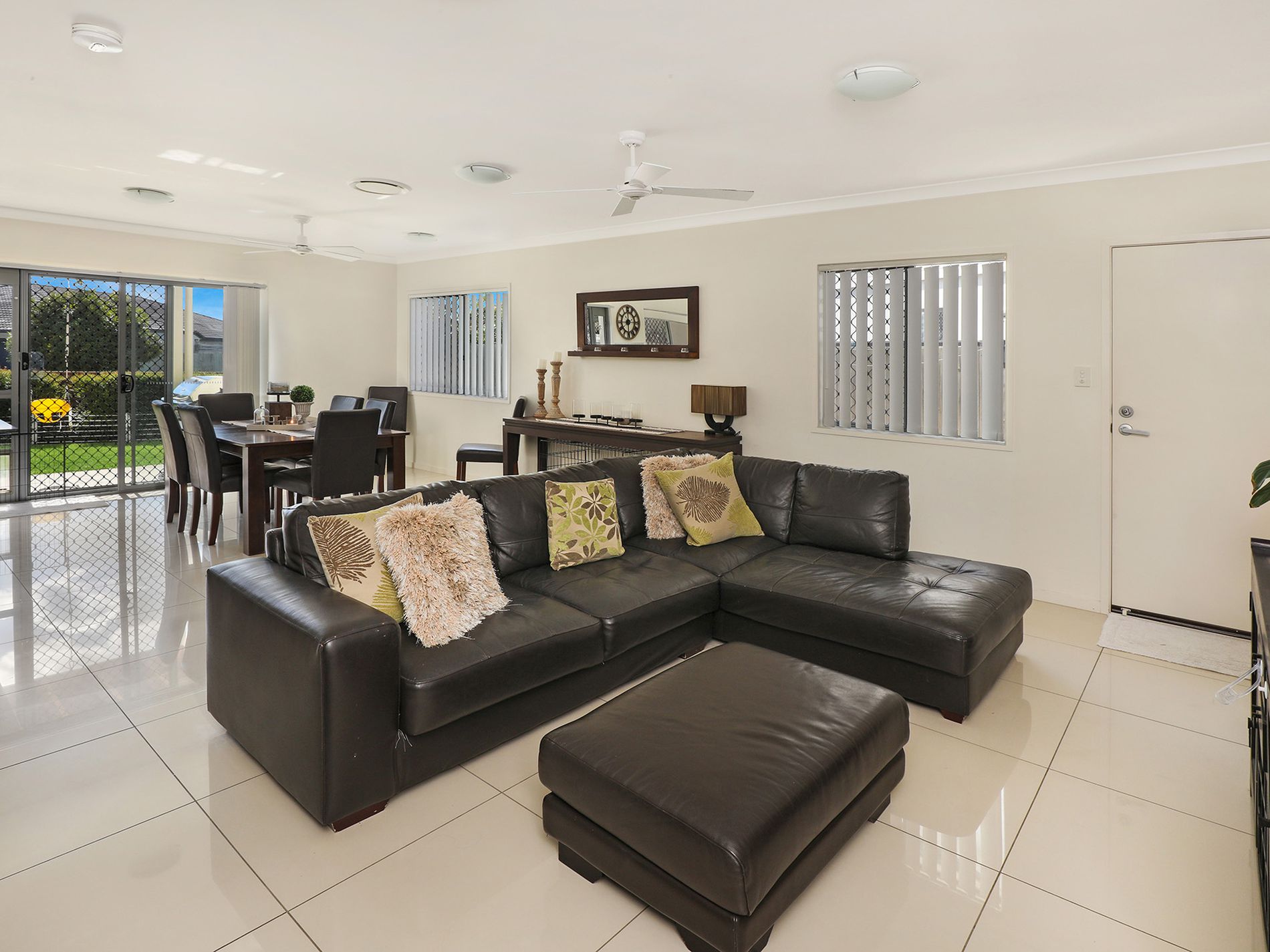 13 / 14 Photinia Crescent, Mountain Creek