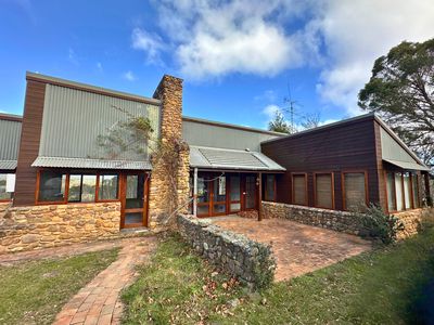 411 Half Moon Road, Mongarlowe