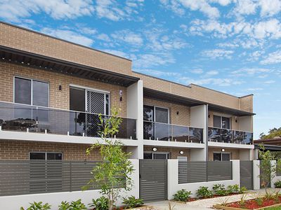 2 / 27 Carinya Road, Girraween