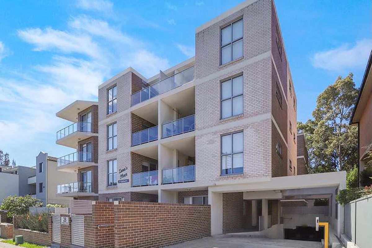 1 / 28 Lydbrook Street, Westmead