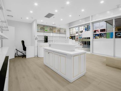 shop 9 / 3003 Surfers Paradise Boulevard, Surfers Paradise