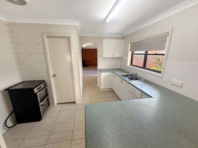 1 Honeysuckle Street, Forbes