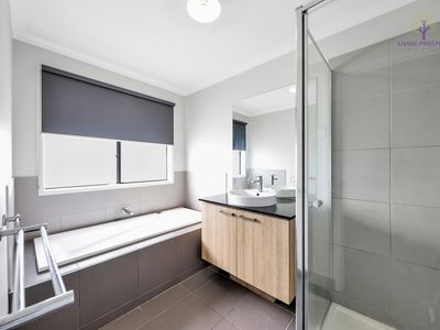 24 Vanguard Crescent, Point Cook