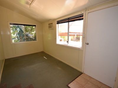33 Crane Street, Longreach