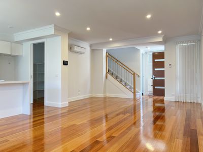 2 / 21 Banool Quadrant, Doncaster East