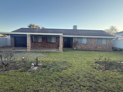 10 Medlyn Street, Parkes