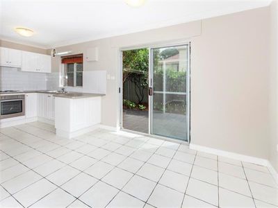 1 / 10 Marr St, Wollongong