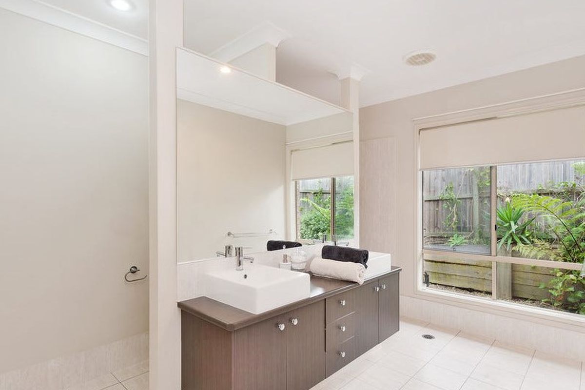12 Dollarbird Dr, Pomona