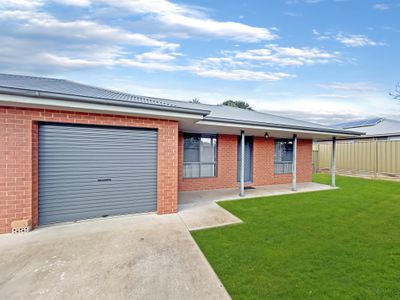 2B Thornett Place, Dubbo