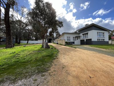 19-21 Inglewood Road, St Arnaud