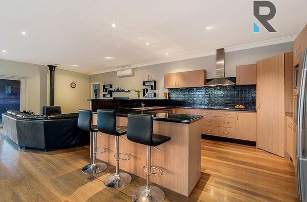 36 The Ridge, Oaklands Junction
