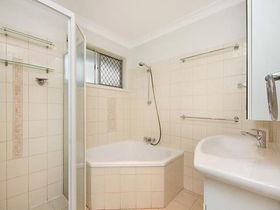 10 Woodlands Drive, Rochedale South