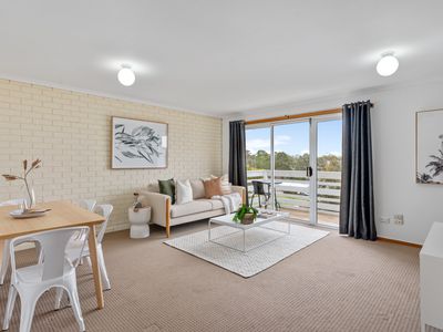 2 / 6 Opal Drive, Blackmans Bay