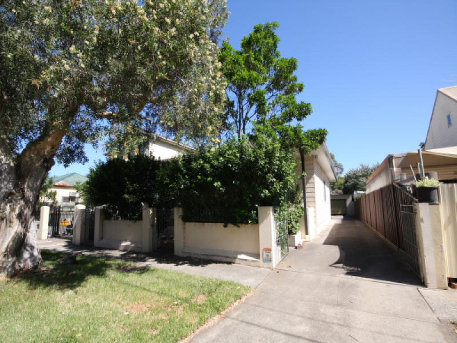 8 Dent Street, Botany