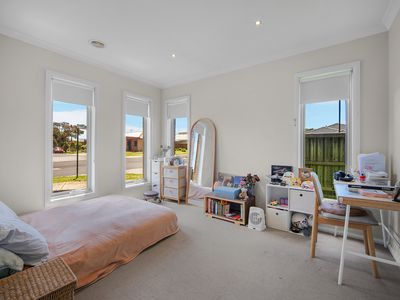 27 Tyler Crescent, Tarneit