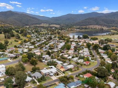 30 Freeburgh Avenue, Mount Beauty
