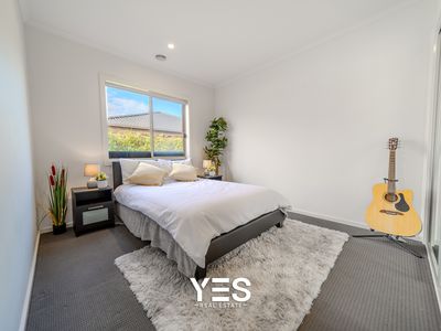 27 Langshan Road, Clyde North