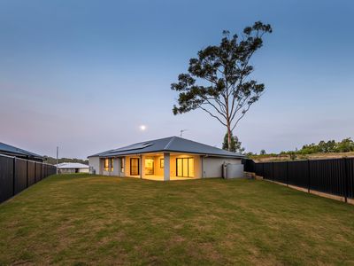 27 Admiralty Drive, Safety Beach