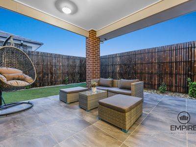 8 Colonnade Street, Clyde North