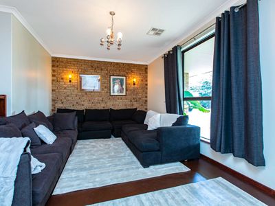 4 Leake Court, Leschenault
