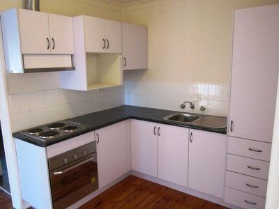 2 / 4 Banksia Avenue, Windang