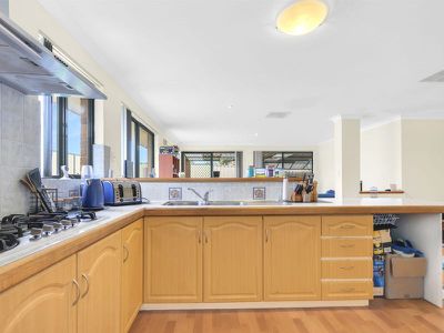 6 Coorong Turn , Warnbro
