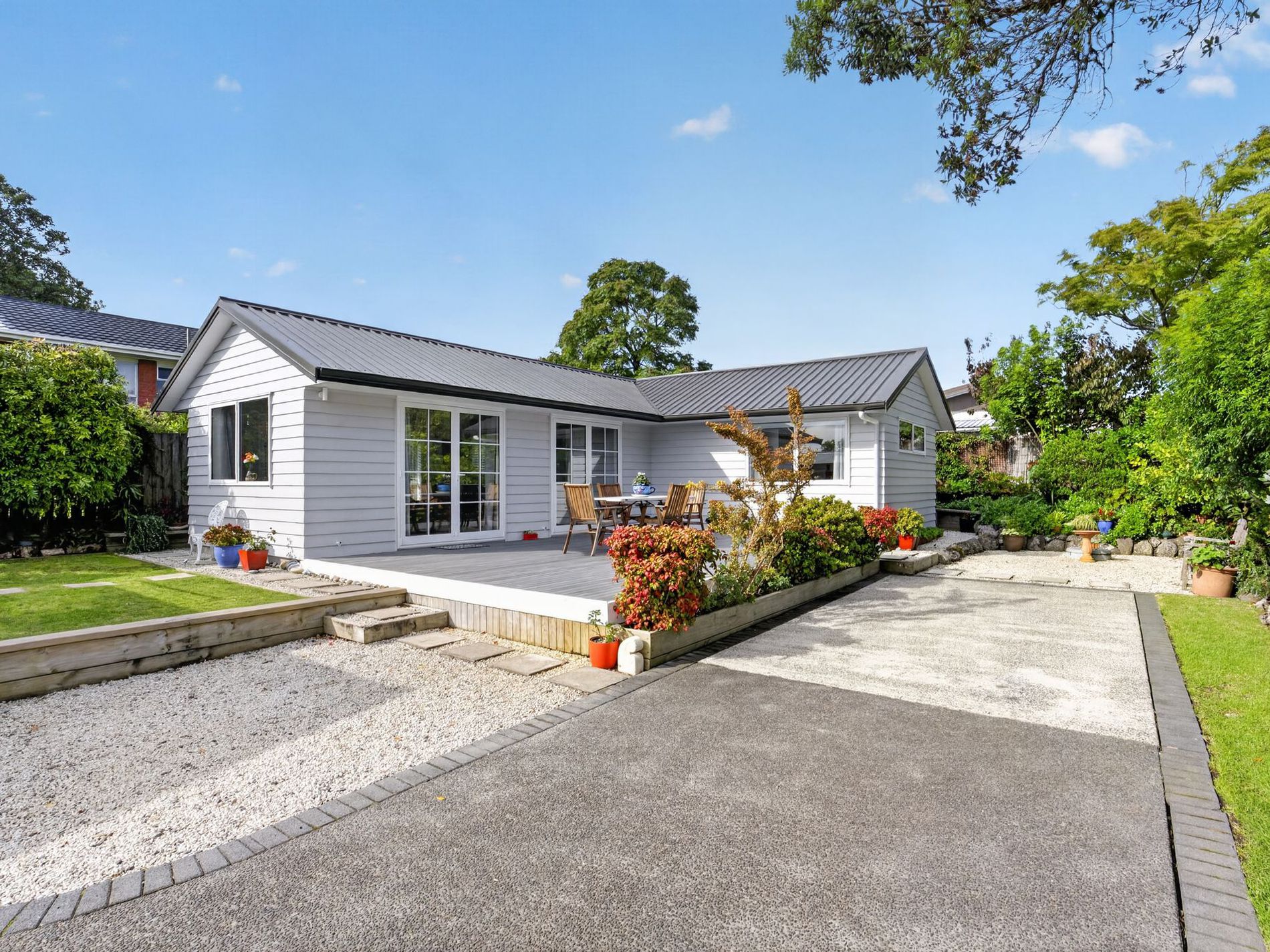 20 & 20A Brian Crescent, Stanmore Bay