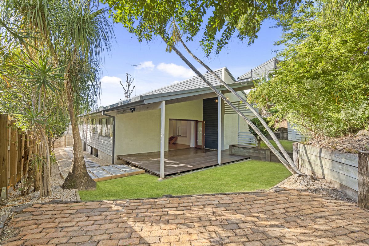 2 / 4 Fishermans Bend, Balmoral