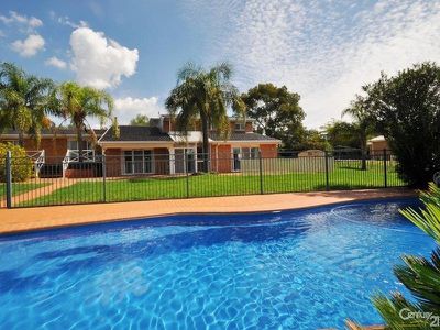 8 Pine Knoll Drive, Dubbo