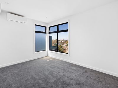 2 / 12 Irvine Crescent, Brunswick West