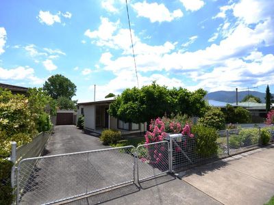 83 Lakeside Avenue , Mount Beauty