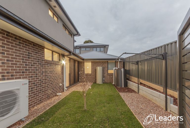 1 / 5 BRUCE STREET, Mount Waverley