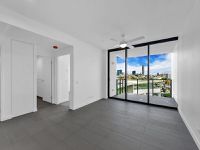 2005 / 10 Trinity Street, Fortitude Valley