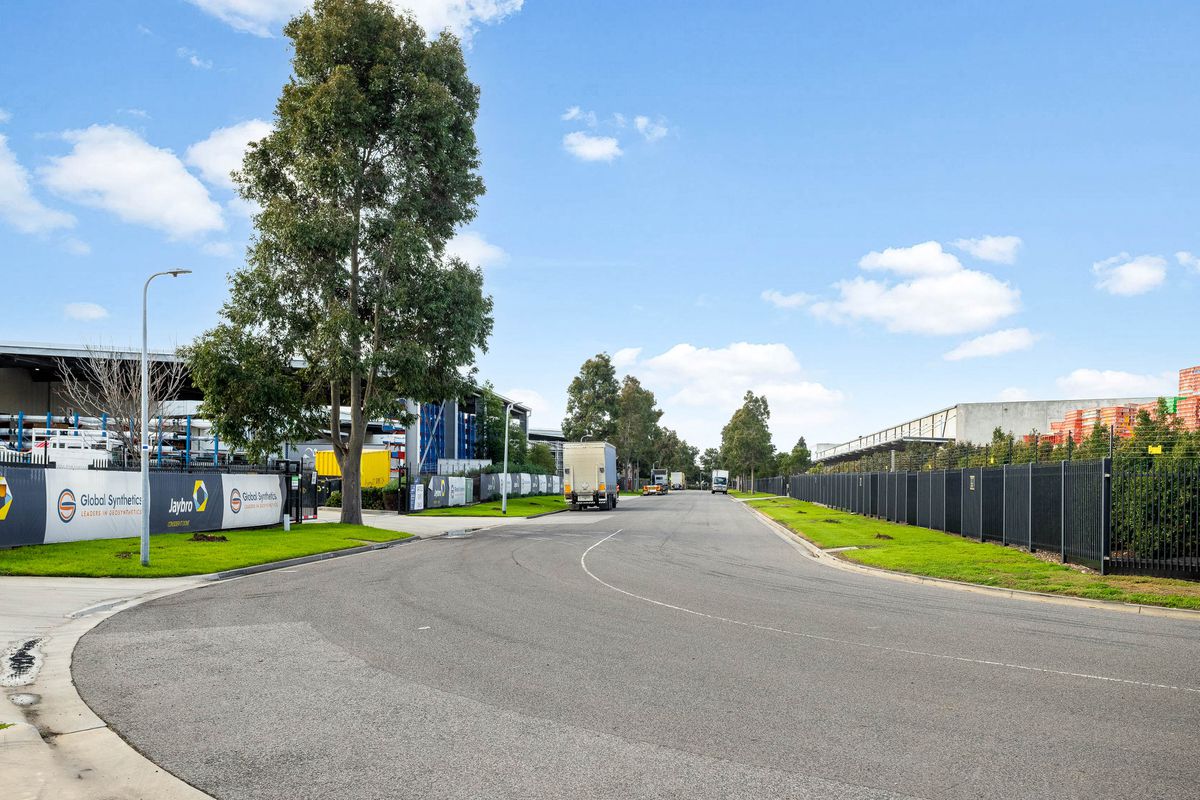 16 Rosie Place, Altona