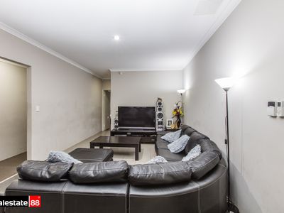 9 / 12 Arbon Way, Lockridge
