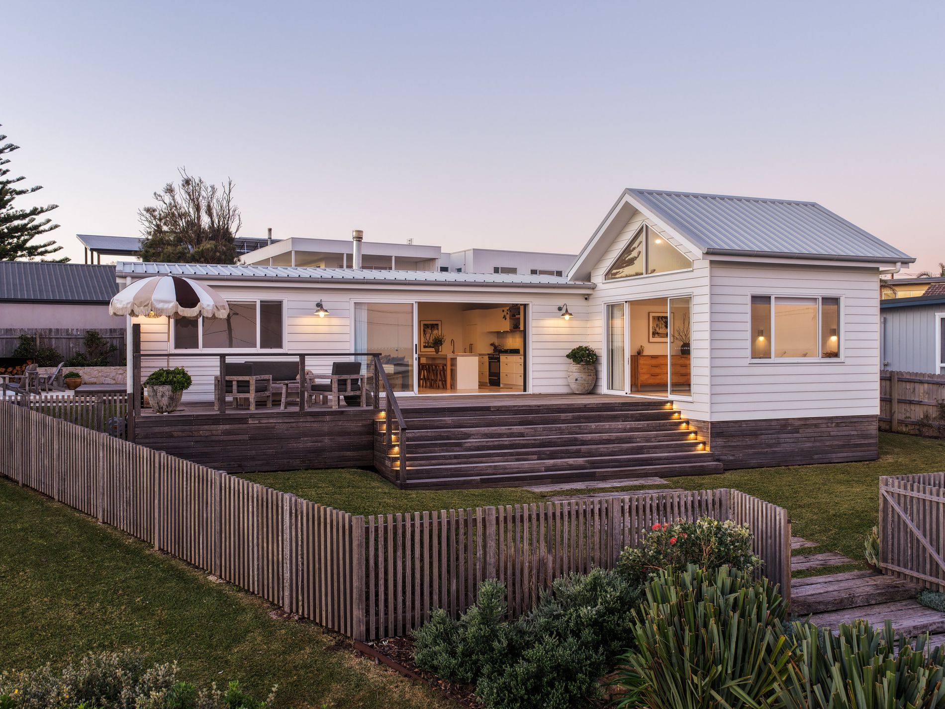 40 Sunset Strip, Manyana