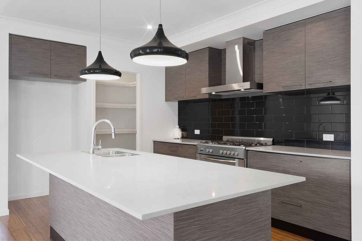 30 Thames Drive, Regents Park