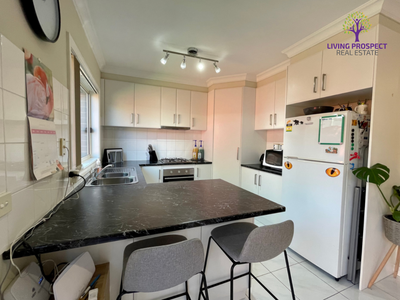 4 / 26 - 28  Bruce Street South , Altona Meadows