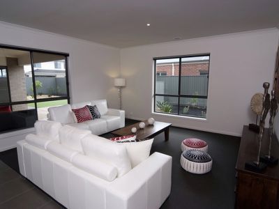 15 Springwater Drive, Lara