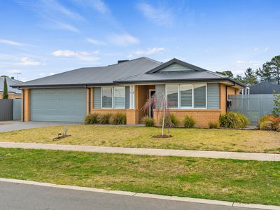 14 Maple Drive, Romsey