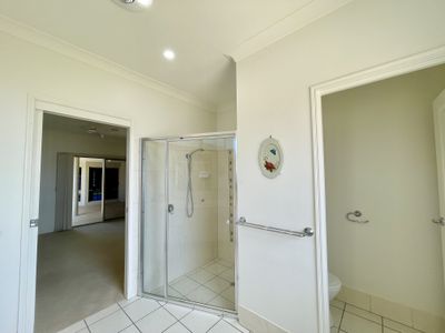 64 Cromdale Circuit, Kawungan
