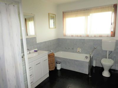 225 Hall Lane, Seymour