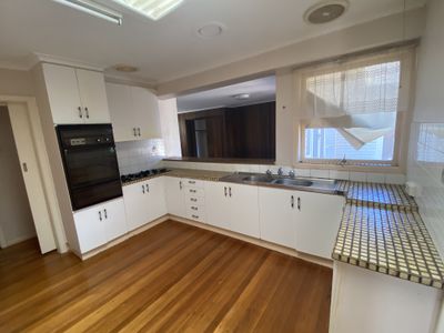 33 Scarlet Ash Drive, Templestowe Lower